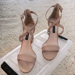 Nine West cross cross strap heel. 8.5